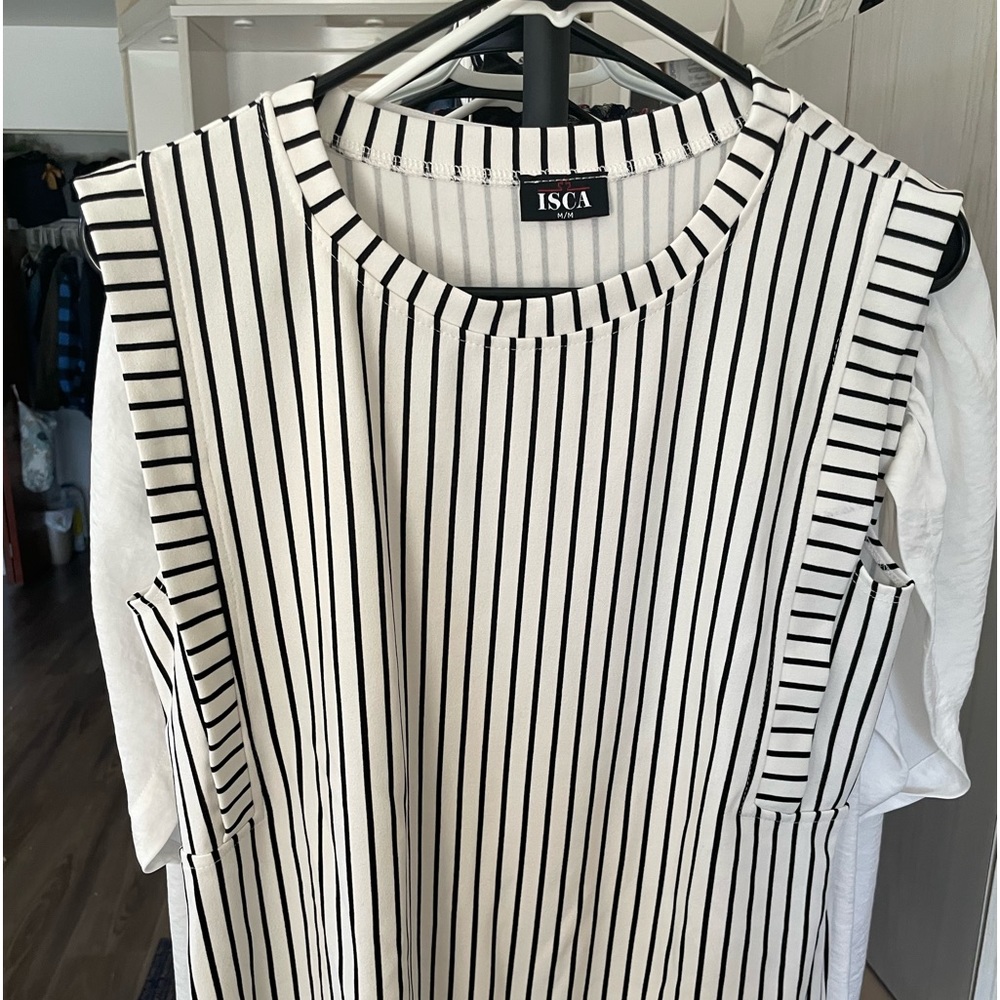 Women’s sleeveless career top